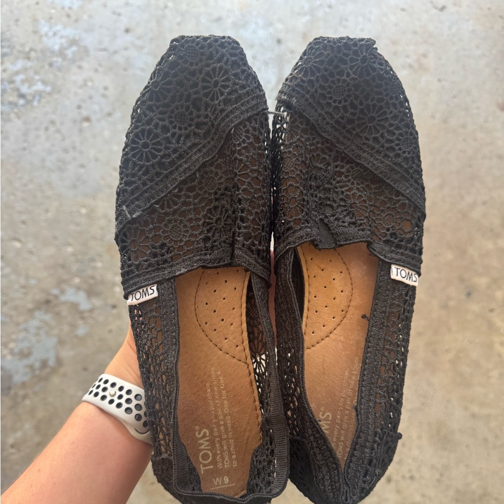 TOMS Women's Black Lace Flats
